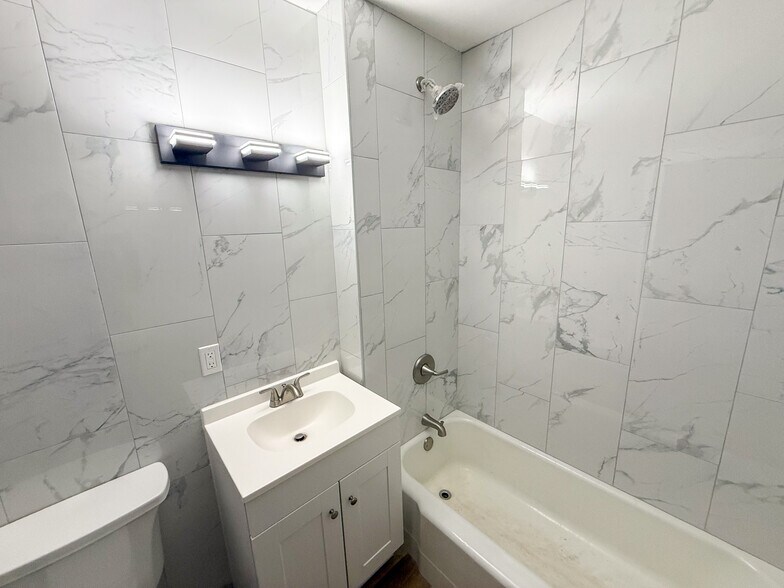 More Photos Of 11 N Walnut St, Iola Apartments For Sale