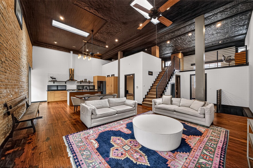 More Photos Of 614 High St, Comfort Storefront Retail Residential For Sale