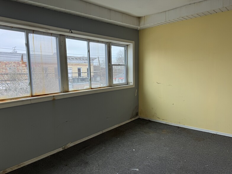 More Photos Of 2376 E 15th St, Brooklyn Specialty For Sale