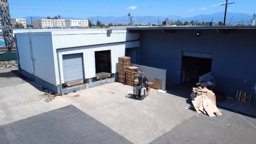 More Photos Of 7535 Woodman Pl, Van Nuys Warehouse For Lease