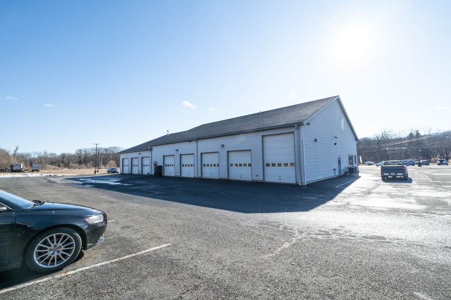 More Photos Of 2003 Route 209, Brodheadsville Auto Dealership For Sale