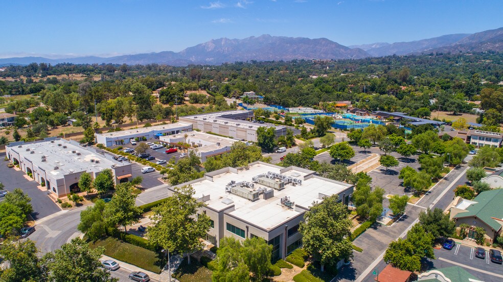 More Photos Of 417 Bryant Cir, Ojai Loft Creative Space For Lease