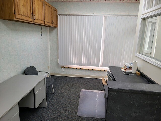 More Photos Of 696 Amity Rd, Bethany Unknown For Lease