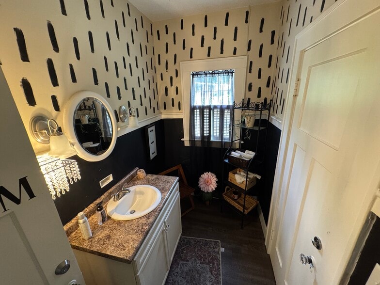 More Photos Of 110 W Adair St, Valdosta Office For Sale