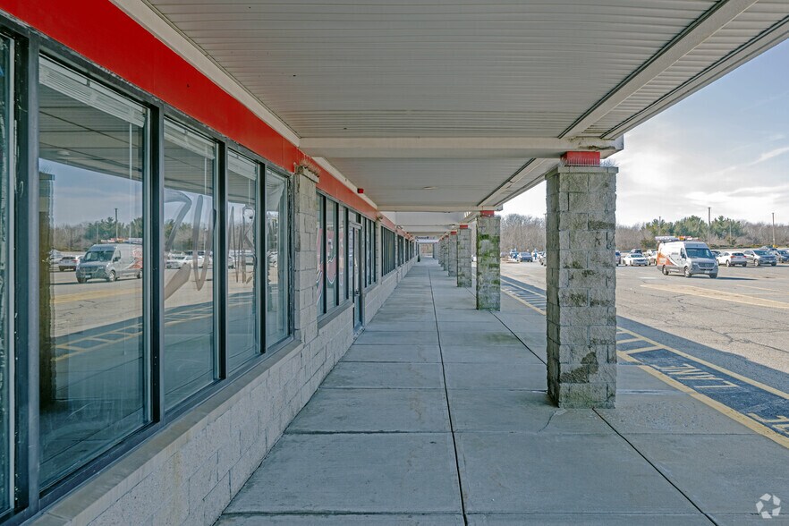 More Photos Of 500-950 Kings Hwy, New Bedford Unknown For Lease