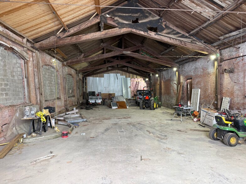 More Photos Of 11 Pottery Rd, Sullivan Unknown For Lease