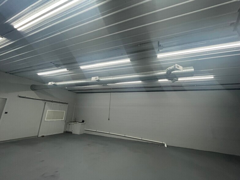 More Photos Of 300 Churchmans Rd, New Castle Unknown For Lease