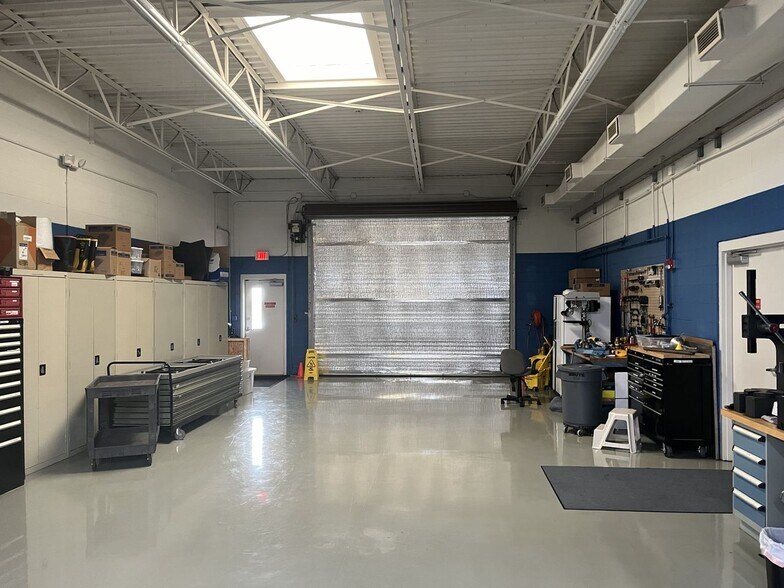 More Photos Of 3320 McLemore Dr, Pensacola Flex For Sale