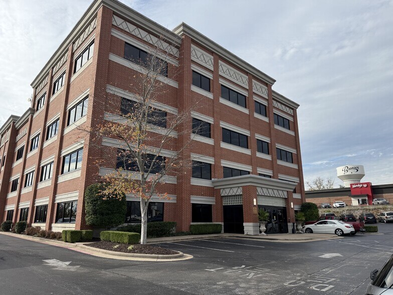 More Photos Of 500 W Main St, Branson Office For Lease