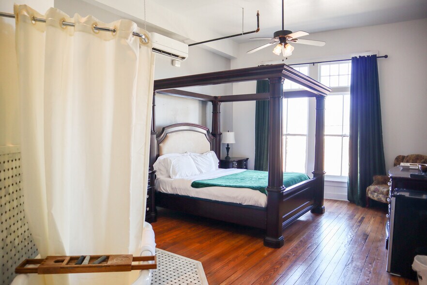 More Photos Of 416-418 Mississippi St, Donaldsonville Hotel For Sale