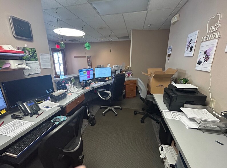 More Photos Of 629-639 Eastern Blvd, Clarksville Medical For Lease