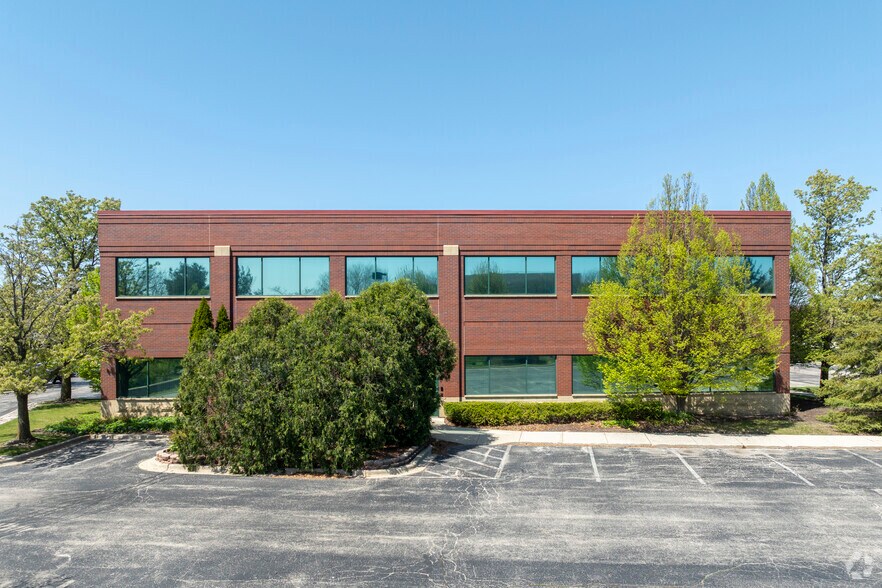 More Photos Of 400 N Lakeview Pky, Vernon Hills Office For Sale