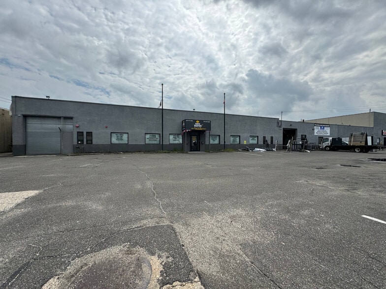 More Photos Of 60 Milbar Blvd, Farmingdale Warehouse For Sale