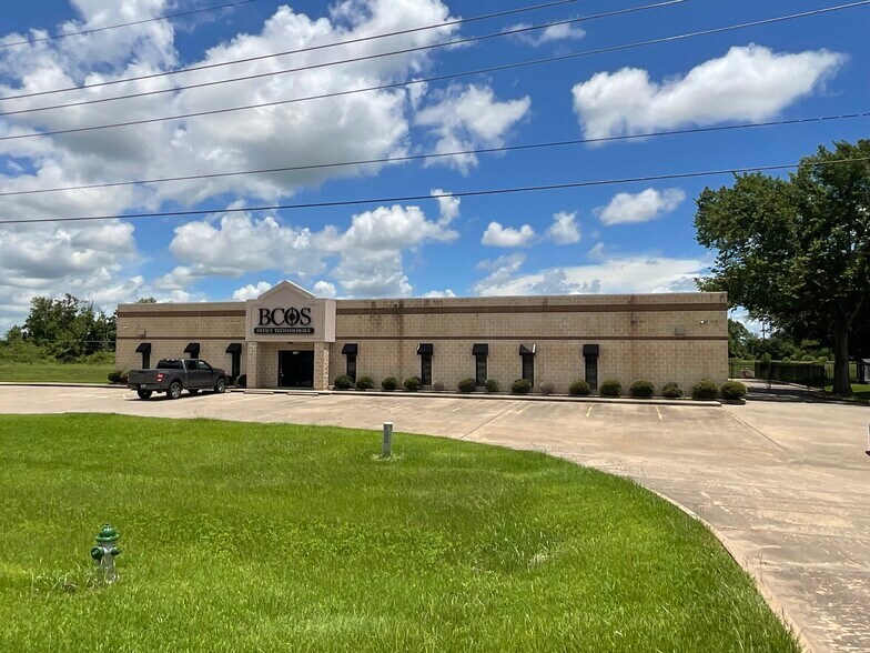 Primary Photo Of 1111 Anchor Rd, Angleton Light Distribution For Sale