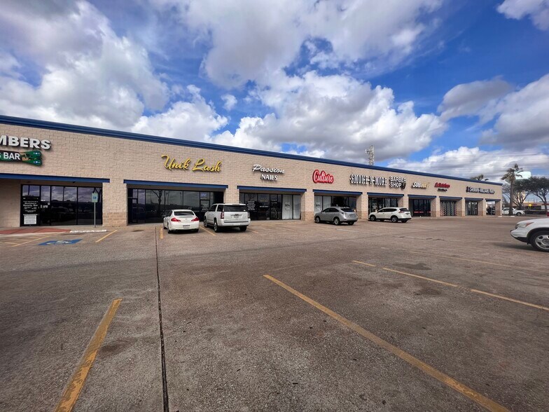 More Photos Of 15327 Gulf Fwy, Houston Unknown For Lease