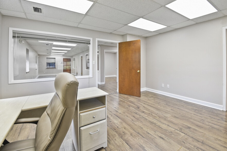 More Photos Of 3938 Sunbeam Rd, Jacksonville Medical For Sale