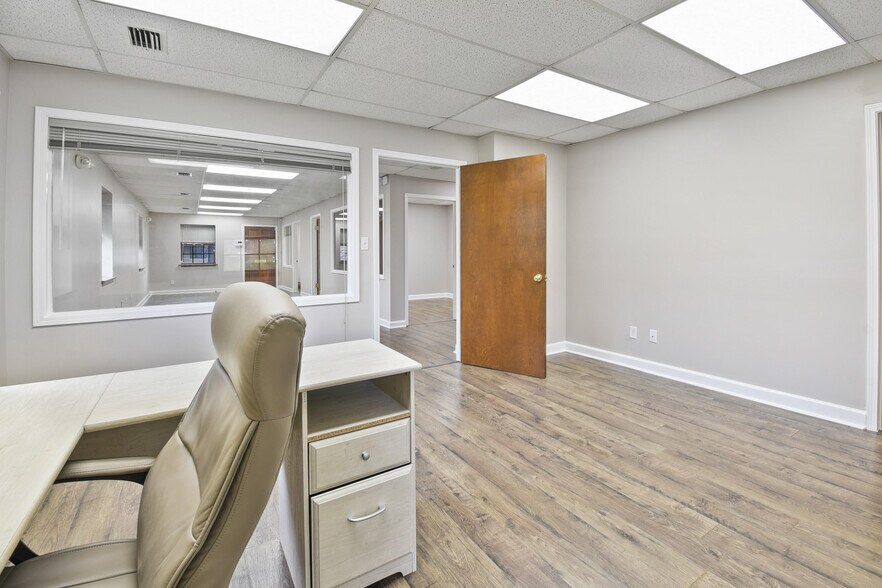 More Photos Of 3938 Sunbeam Rd, Jacksonville Medical For Lease