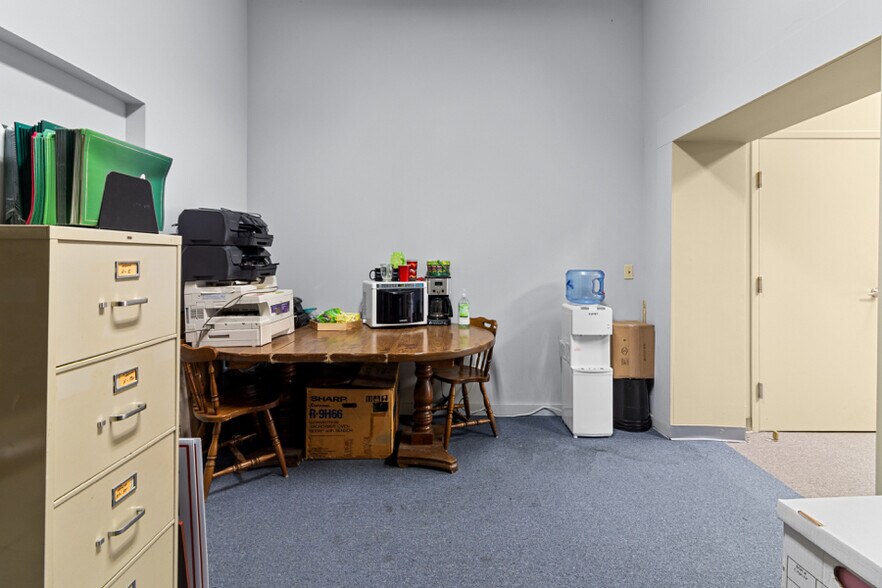 More Photos Of 114-118 E Calhoun St, Woodstock Freestanding For Lease