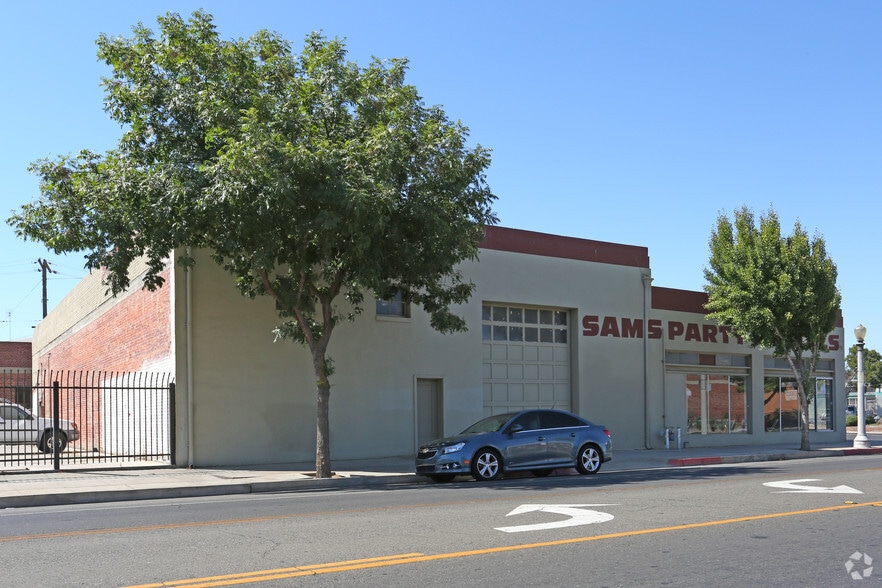 More Photos Of 16 N Yosemite Ave, Fresno Freestanding For Lease