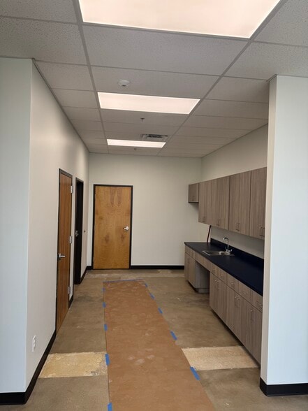 More Photos Of 8106 NE Loop 410, San Antonio Warehouse For Lease