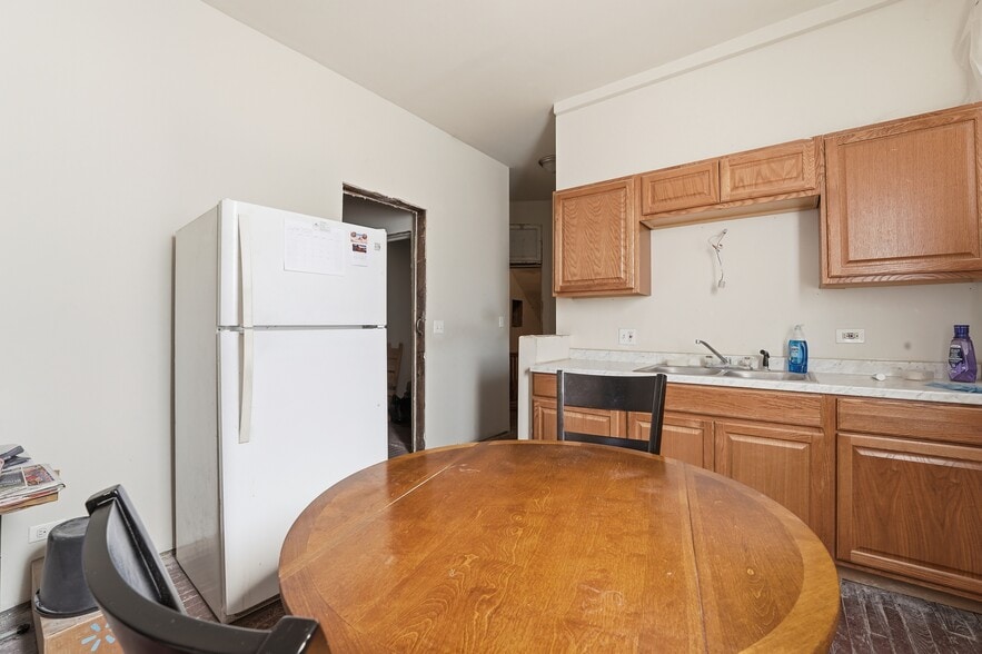 More Photos Of 1321 W 18th St, Chicago Apartments For Sale
