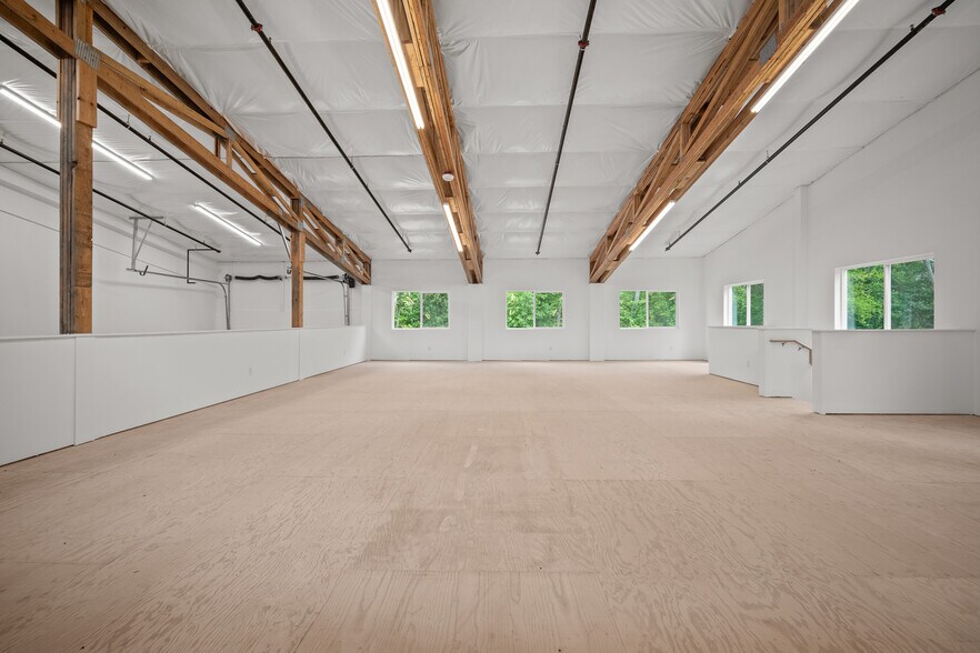 More Photos Of 2900 Peace Portal Dr, Blaine Distribution For Lease