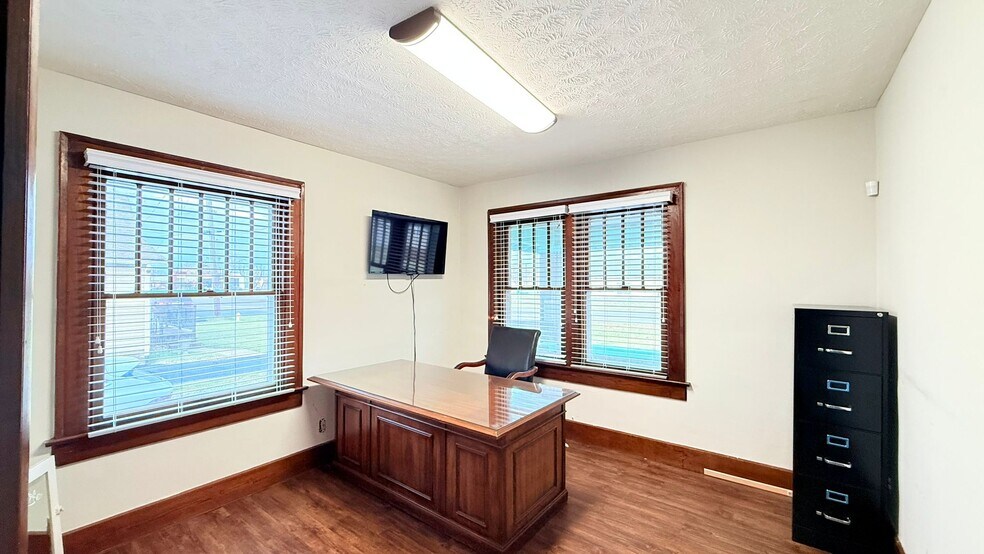More Photos Of 180 N US 31, New Whiteland Loft Creative Space For Lease