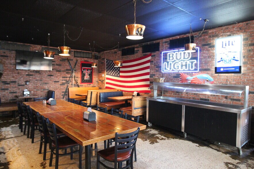 More Photos Of 700 W California St, Seymour General Retail For Sale