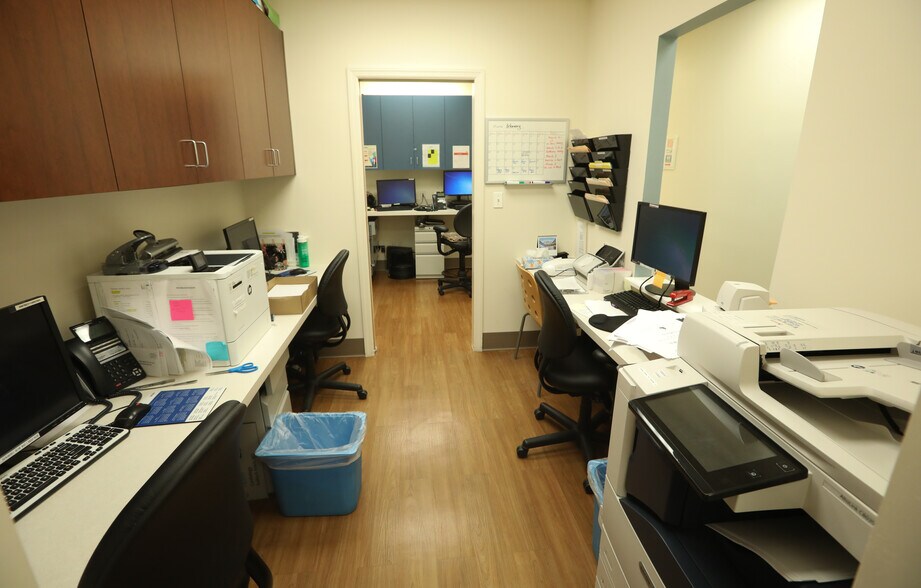 More Photos Of 211-20 Union Tpke, Oakland Gardens Medical For Sale