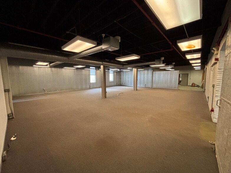 Primary Photo Of 1900 Lowe St, Pittsburgh Warehouse For Sale