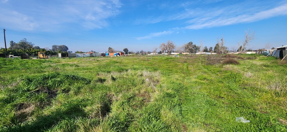 More Photos Of 3222 W Floradora Ave, Fresno Land For Lease