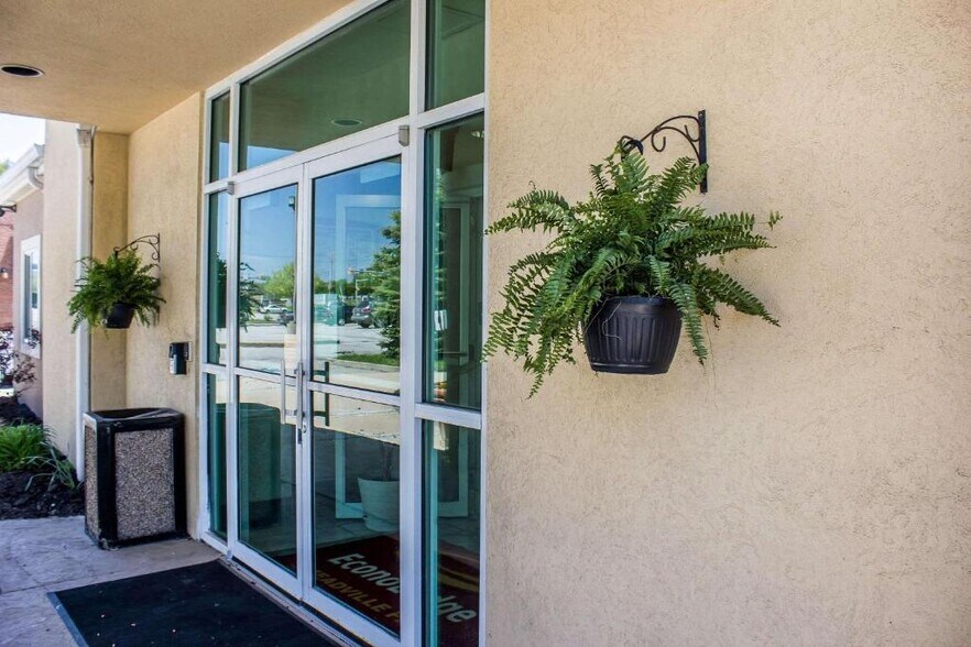 More Photos Of 11237 Shaw Ave, Meadville Hotel For Sale