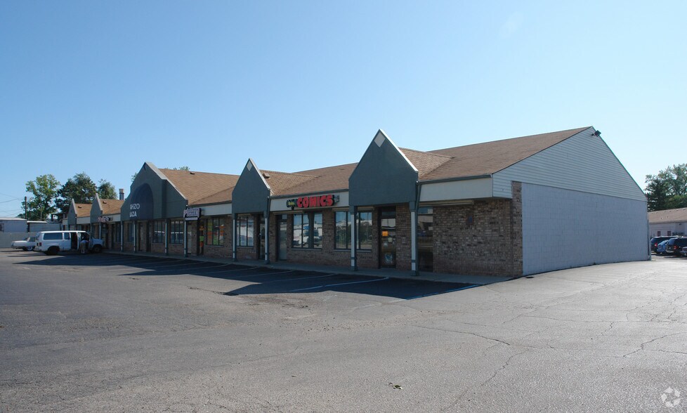 More Photos Of 26030-26124 Groesbeck Hwy, Warren Freestanding For Lease
