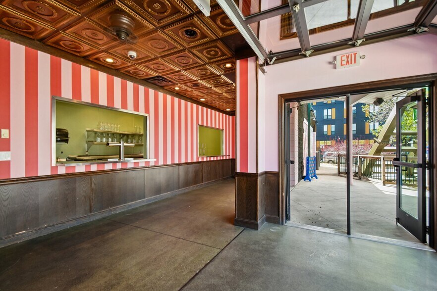 More Photos Of 2501 & 2519 Marshall St NE, Minneapolis Restaurant For Sale