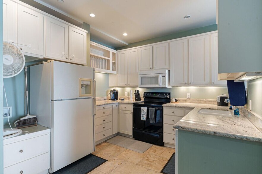 More Photos Of 1505 Pacific Ave NW, Oceanside Hotel For Sale