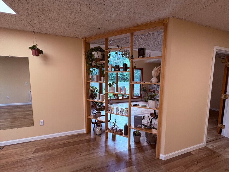 More Photos Of 822 Davison Rd, Lockport Coworking Space