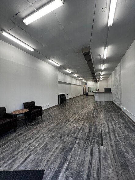 More Photos Of 2550-2558 W Peterson Ave, Chicago Office For Lease