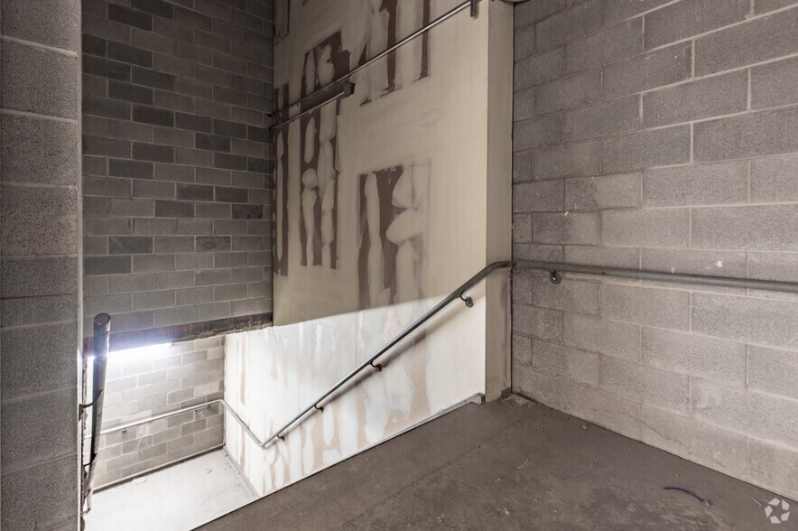 More Photos Of 100 Mall Dr, Steubenville Department Store For Lease