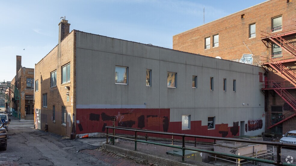 More Photos Of 18 W Lawrence St, Pontiac Loft Creative Space For Sale