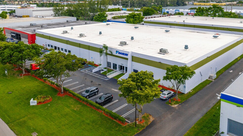 More Photos Of 1400 NW 88th Ave, Doral Unknown For Lease