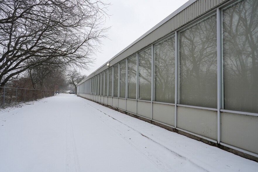 More Photos Of 646 Chicago Rd, Chicago Heights Office For Lease