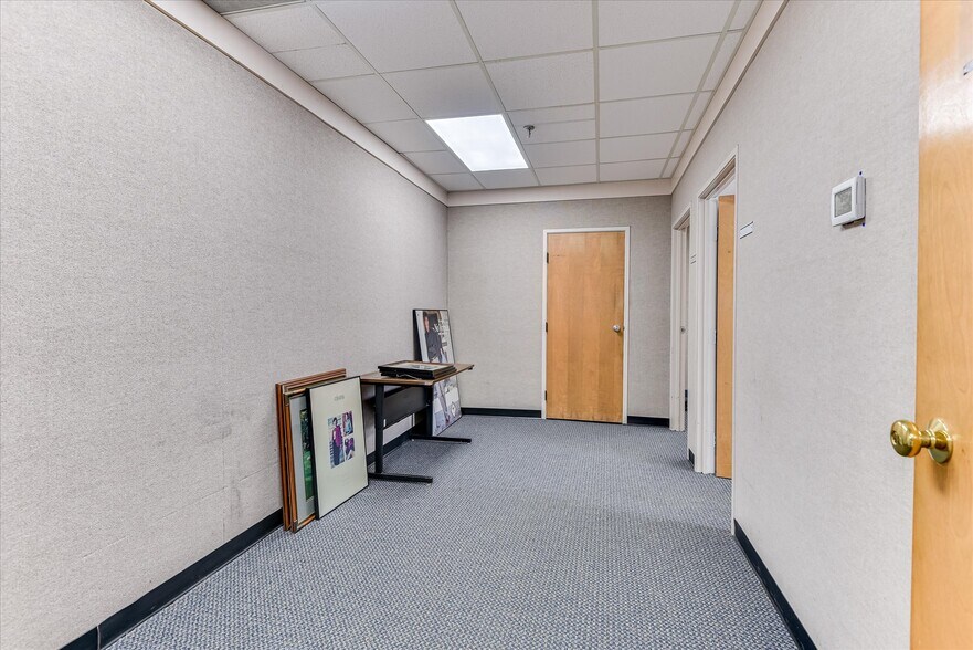 More Photos Of 1089 Augusta Rd, Warrenville Office For Lease