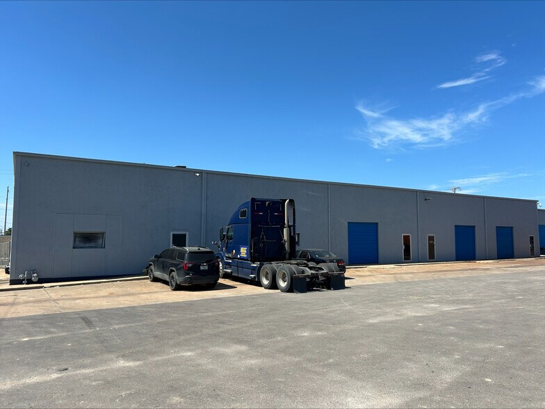 More Photos Of 5721 E Rosedale St, Fort Worth Unknown For Lease