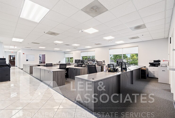 More Photos Of 685 S Ronald Reagan Blvd, Longwood Flex For Sale