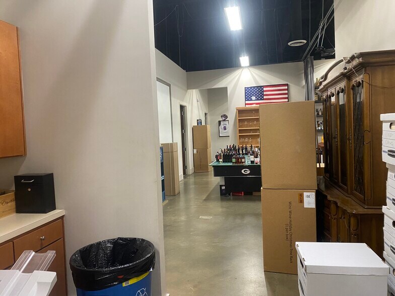 More Photos Of 3137 Chestnut Dr, Atlanta Distribution For Lease