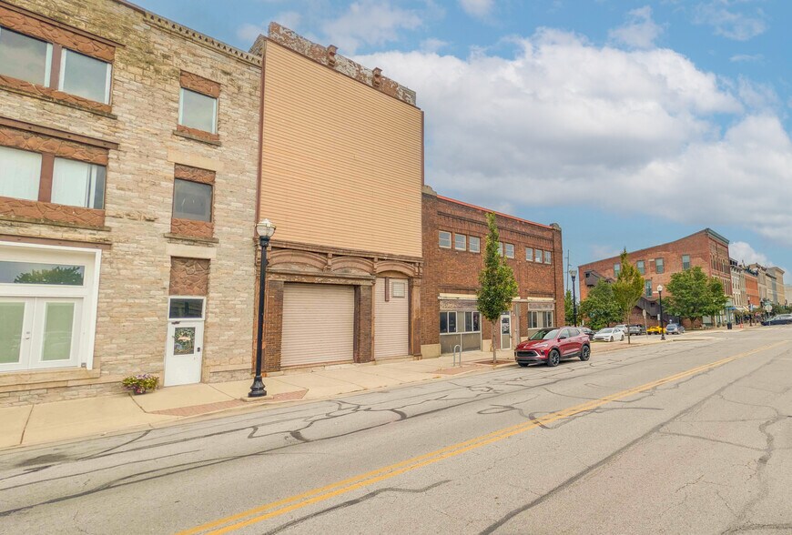 More Photos Of 301 W Water St, Sandusky Restaurant For Sale