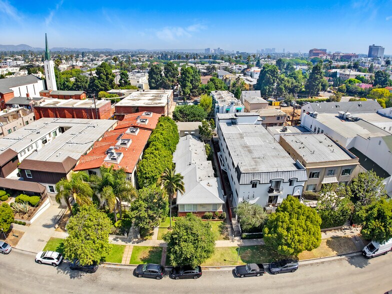 More Photos Of 1031-1033 10th St, Santa Monica Apartments For Sale