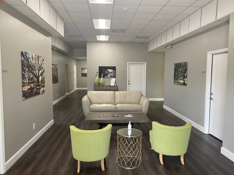 More Photos Of 102 E Walker St, League City Office For Lease