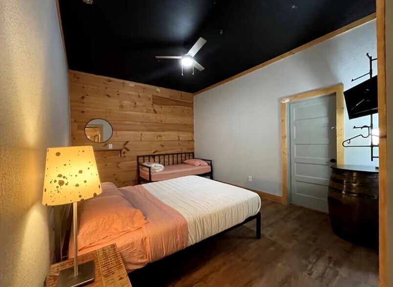 More Photos Of 33 Rose Petal Ln, Ellijay General Retail For Sale