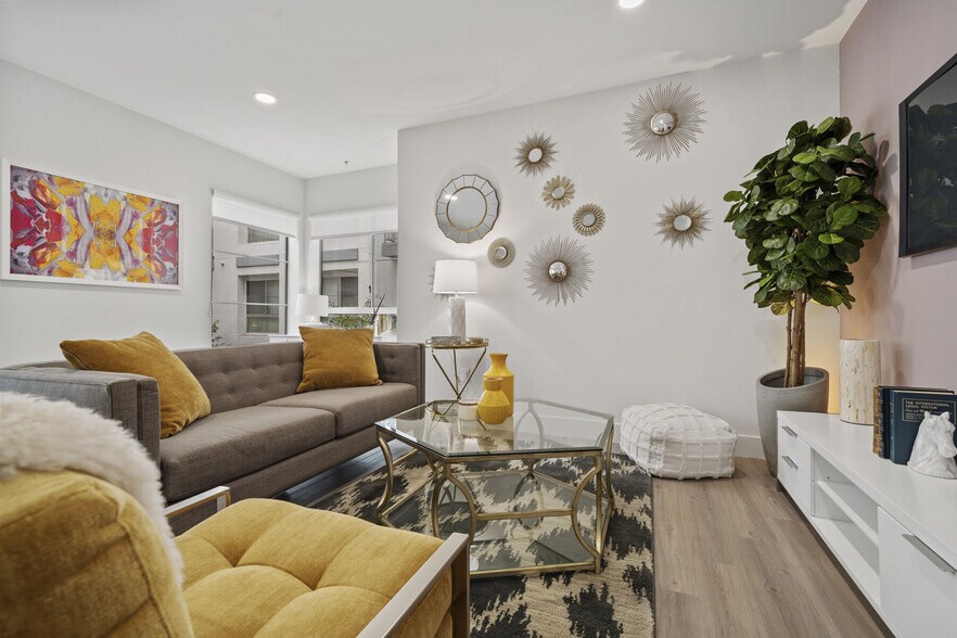 More Photos Of 11049 Magnolia Blvd, North Hollywood Apartments For Lease